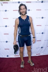 iantagtheworldtriathlon 14 lg vers.jpg