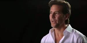 Ian explains Lost in 30 seconds at Paleyfest reunion (2).jpeg