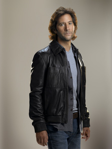lost_henry_ian_cusick_desmond_hume_dvdbash_029.jpg