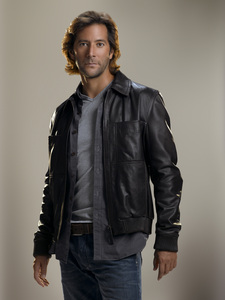 lost_henry_ian_cusick_desmond_hume_dvdbash_030.jpg