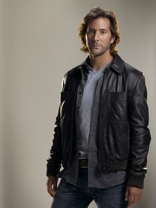 lost_henry_ian_cusick_desmond_hume_dvdbash_032.jpg