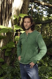 lost_henry_ian_cusick_desmond_hume_dvdbash_260.jpg