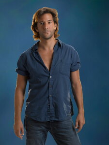 lost_henry_ian_cusick_desmond_hume_dvdbash_389.jpg