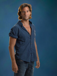 lost_henry_ian_cusick_desmond_hume_dvdbash_390.jpg