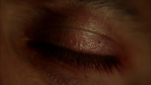 S02E01_005.jpg