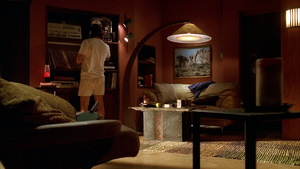S02E01_009.jpg