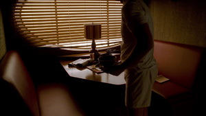 S02E01_010.jpg