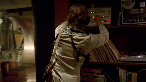 S02E01_025.jpg