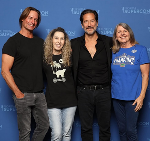 Florida Ian with fans-05.png