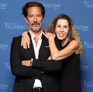 Florida Ian with fans-07.png