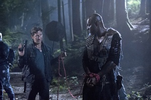 The-100-season-2-episode-5-Kane-Grounder-2.jpg